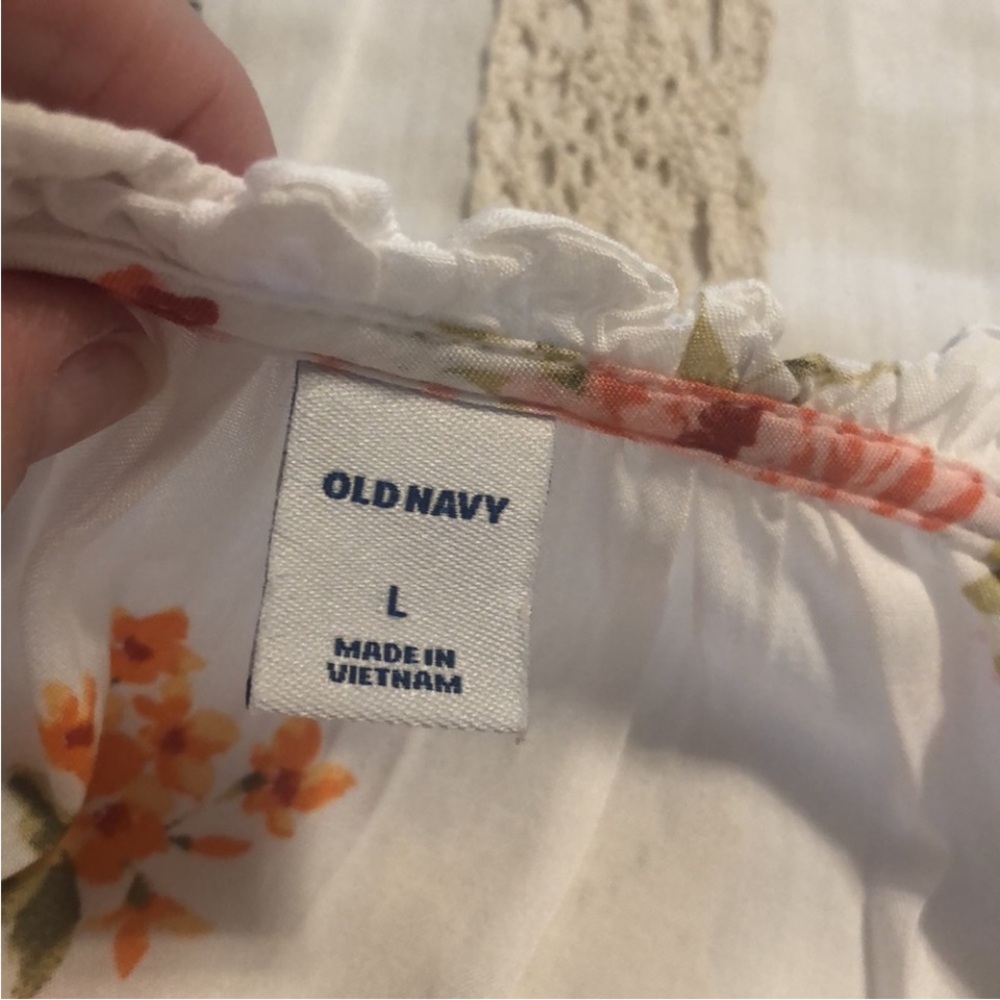 Floral White Women's Top - Picture 6 of 7